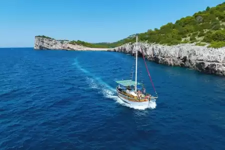 Erleben Sie Telašćica per Boot mit einem erfahrenen Skippe