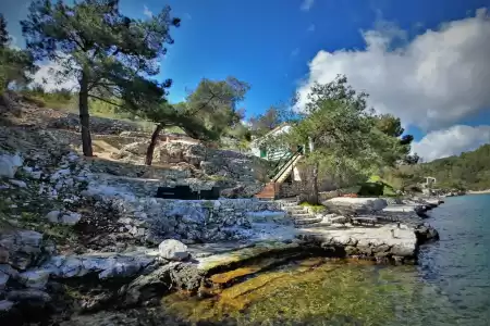 Robinzonska kuća, uvala Dumboka  br. 82