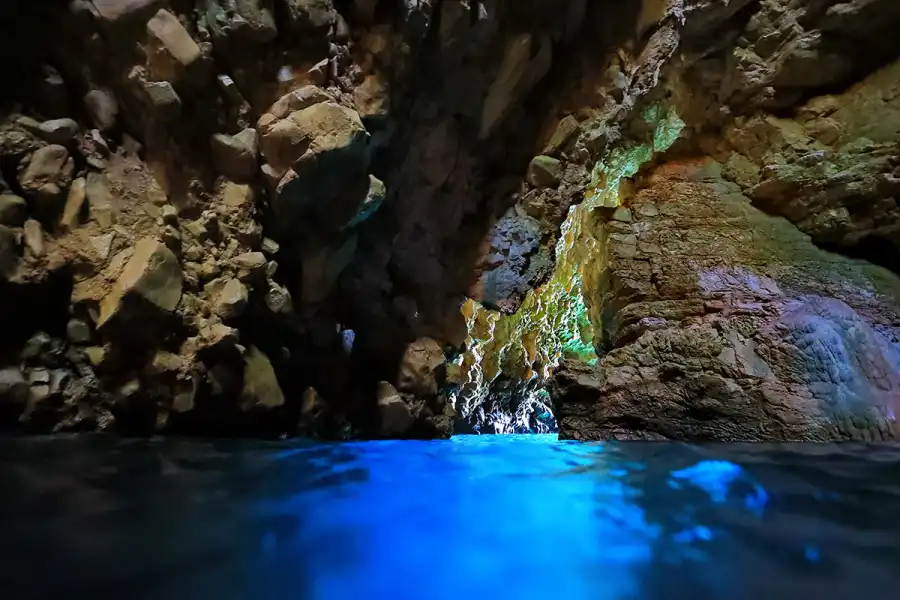 Die Höhle Golubinka